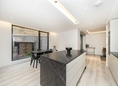 Properties for sale in Borough High Street - SE1 1XN view1