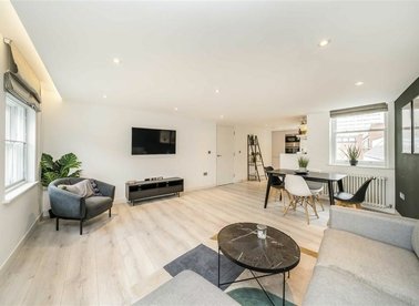 Properties for sale in Borough High Street - SE1 1NE view1