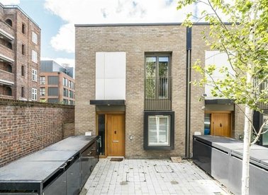 Properties for sale in Bourke Close - SW4 8ER view1