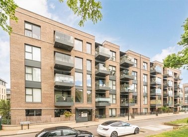 Properties for sale in Bradley Road - SW4 8FA view1