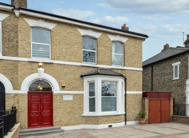 Properties for sale in Brent, London NW10 -  view1