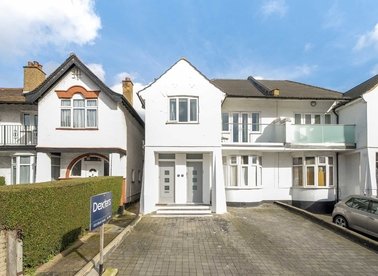 Properties for sale in Brent Street - NW4 2ET view1