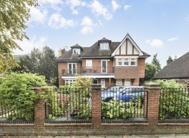 Properties for sale in Broad Lane - TW12 3BE view1