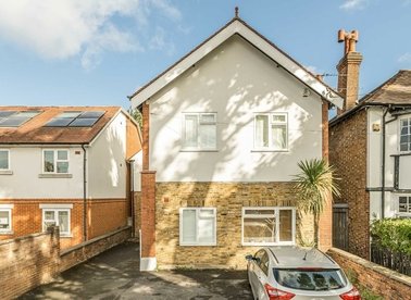 Properties for sale in Broad Lane - TW12 3BW view1