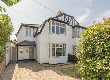 Properties for sale in Broad Lane - TW12 3BU view1