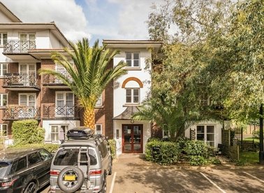 Properties for sale in Brompton Park Crescent - SW6 1SY view1