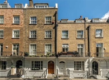 Properties for sale in Brompton Square - SW3 2AG view1