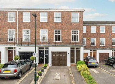 Broom Park, Teddington, TW11