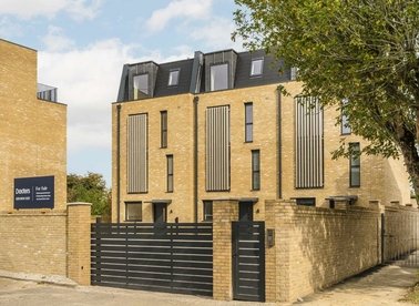 Properties for sale in Bryanston Close - UB2 4JR view1