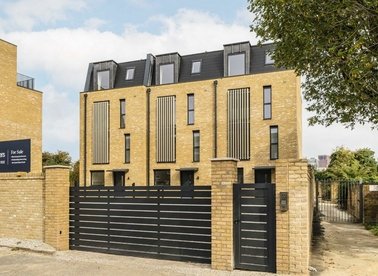 Properties for sale in Bryanston Close - UB2 4JR view1