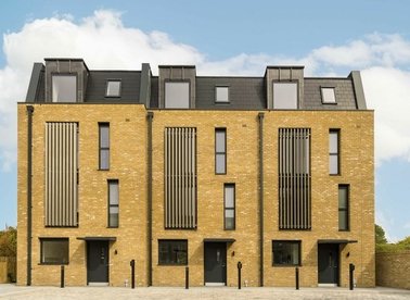 Properties for sale in Bryanston Close - UB2 4JR view1