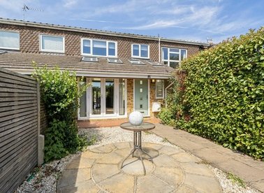 Properties for sale in Buckingham Gardens - KT8 1TN view1