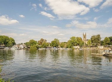 Properties for sale in Buckingham Gardens - KT8 1TW view1