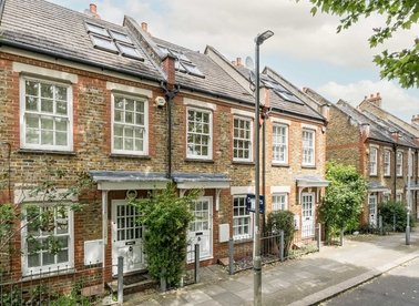 Properties for sale in Burns Road - SW11 5GX view1