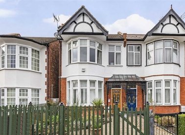 Properties for sale in Caddington Road - NW2 1RS view1