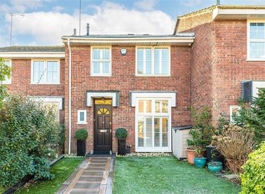 Properties for sale in Cadogan Close - TW11 8TR view1