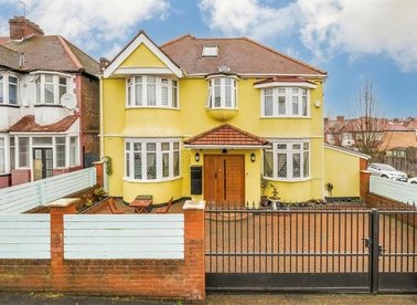 Cairnfield Avenue, London, NW2