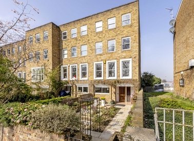 Properties for sale in Camden Square - NW1 9UY view1