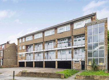 Properties for sale in Cantwell Road - SE18 3LN view1