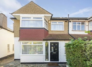 Properties for sale in Cardrew Avenue - N12 9LD view1