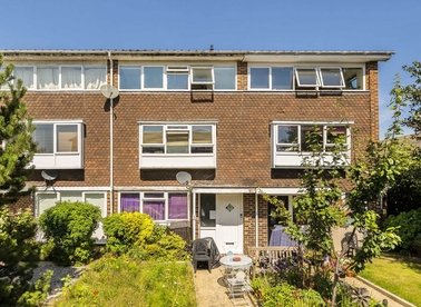 Properties for sale in Carlyle Close - KT8 1SX view1