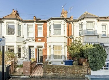 Properties for sale in Carlyle Road - W5 4BJ view1