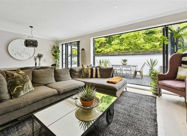 Properties for sale in Cavendish Road - SW12 0BH view1