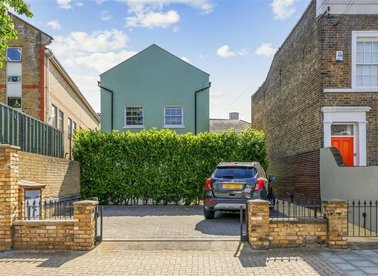 Properties for sale in Cavendish Road - SW12 0BP view1