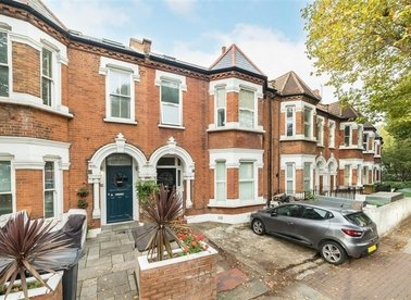 Properties for sale in Cavendish Road - SW12 0DF view1