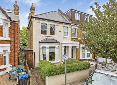 Properties for sale in Cavendish Road - SW19 2ET view1
