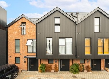 Properties for sale in Caxton Road - SW19 8SJ view1