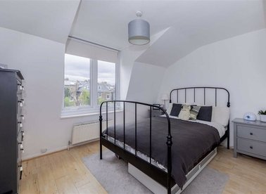 Properties for sale in Charles Barry Close - SW4 6AQ view1
