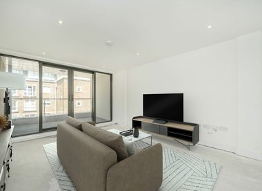 Properties for sale in Chatfield Road - SW11 3UL view1