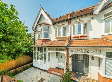 Properties for sale in Chatsworth Avenue - SW20 8JZ view1
