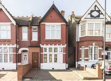 Properties for sale in Chatsworth Gardens - W3 9LN view1