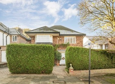 Properties for sale in Chatsworth Road - W5 3DD view1