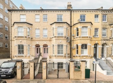 Properties for sale in Chelsham Road - SW4 6NP view1