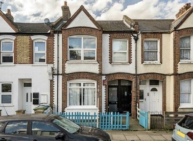 Properties for sale in Cheltenham Road - SE15 3AR view1