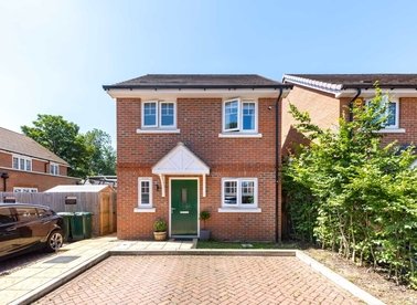 Properties for sale in Chenneston Close - TW16 6BE view1