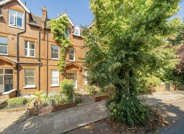 Properties for sale in Chesterford Gardens - NW3 7DE view1