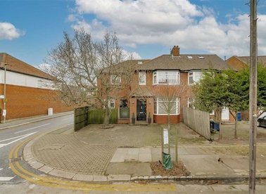 Properties for sale in Cheviot Gardens - NW2 1QB view1