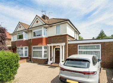Properties for sale in Cheviot Gardens - NW2 1QP view1