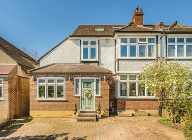 Properties for sale in Chiltern Drive - KT5 8LP view1