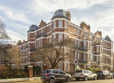 Properties for sale in Chiswick High Road - W4 2LU view1