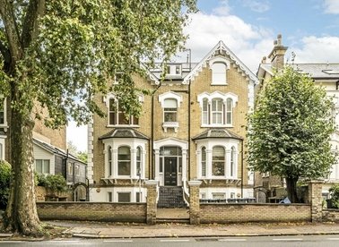 Properties for sale in Chiswick High Road - W4 4AG view1