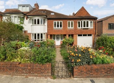Properties for sale in Cholmeley Crescent - N6 5HA view1