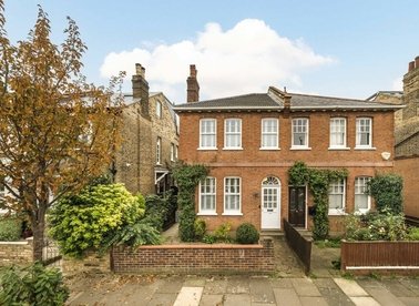 Properties for sale in Church Gardens - W5 4HH view1