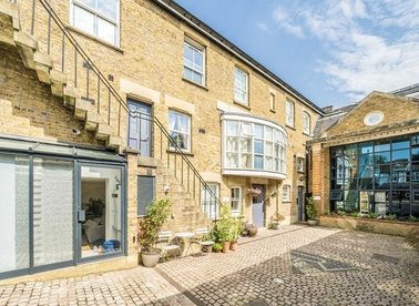 Properties for sale in Church Street - TW12 2GA view1