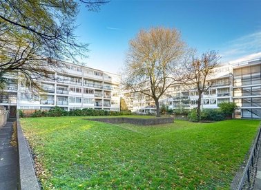 Properties for sale in Churchill Gardens - SW1V 3BQ view1