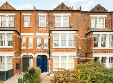 Properties for sale in Clapham Common North Side - SW4 9RY view1